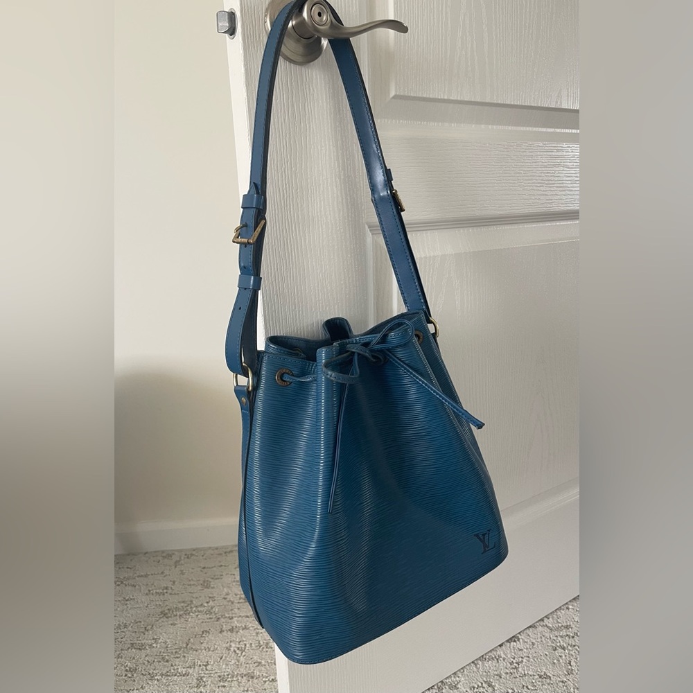 Louis Vuitton Blue Epi Noe MM Shoulder Bag - Picture 13 of 15